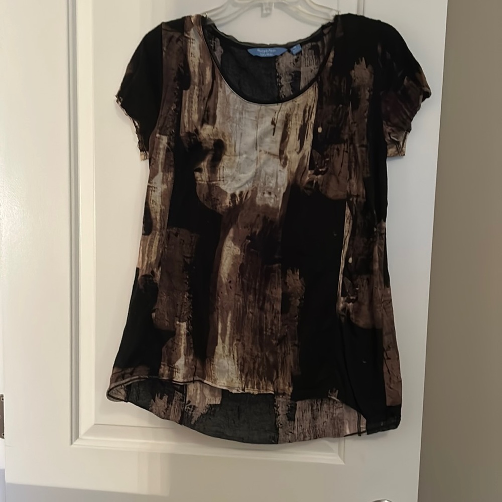 Simply Vera shirtsleeve top.